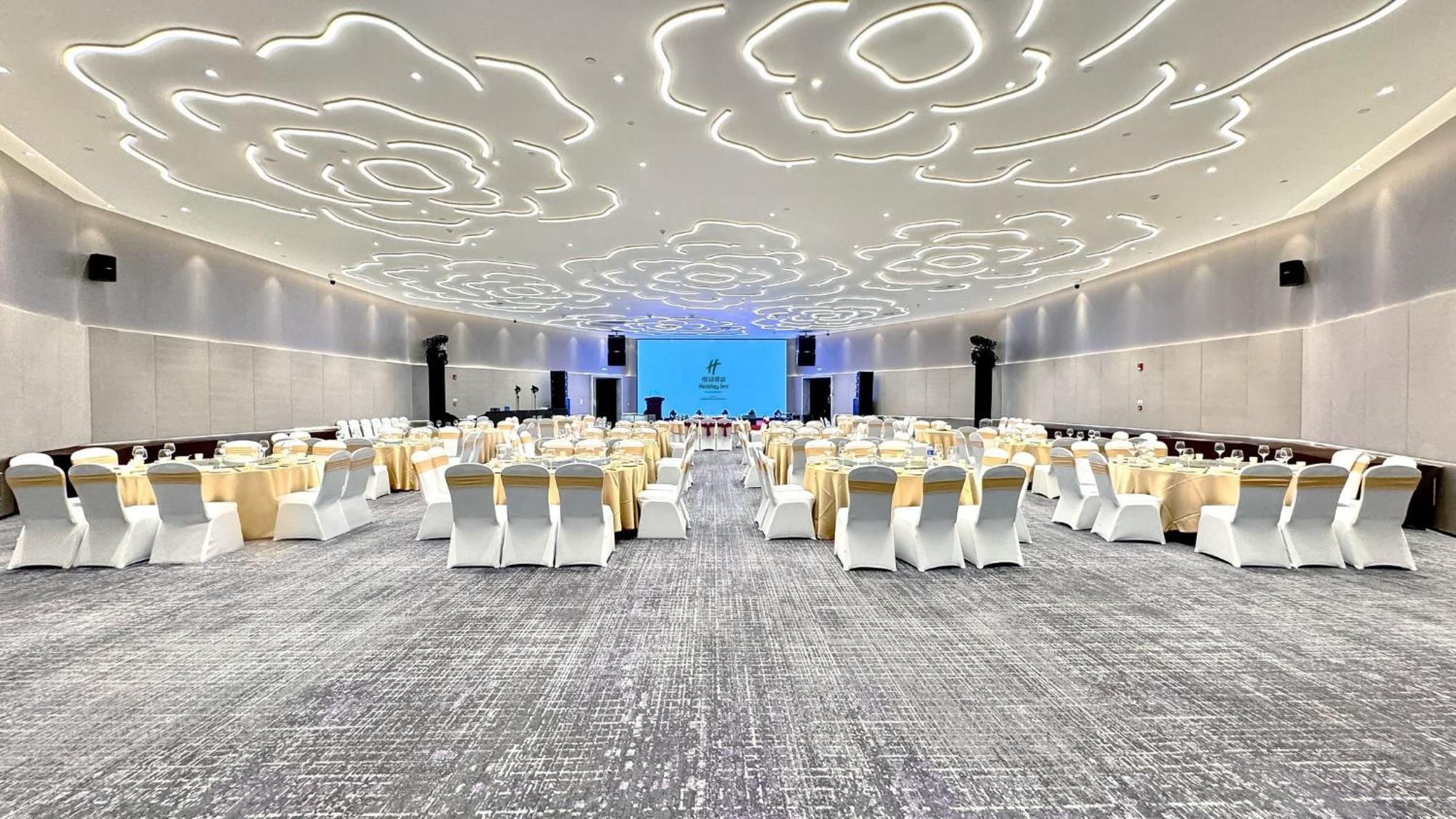Holiday Inn Zhengzhou Zhongzhou By Ihg Exterior photo